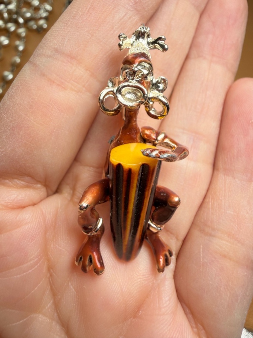 Vintage Mid-Century Figural Drummer Brooch/Pendant - Bakelite & Enamel - AS IS